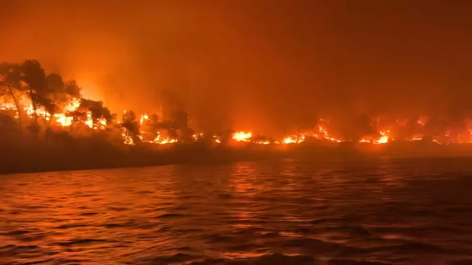 British tourists forced to make 'Dunkirk-style' evacuation after wildfires ravage tourist hotspot