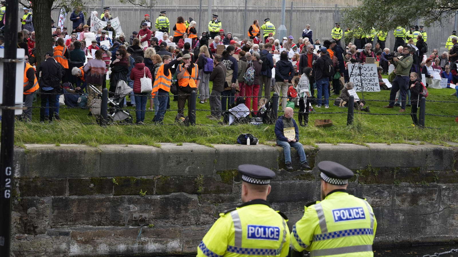 Police make arrests as Palestine Action protesters target Labour conference