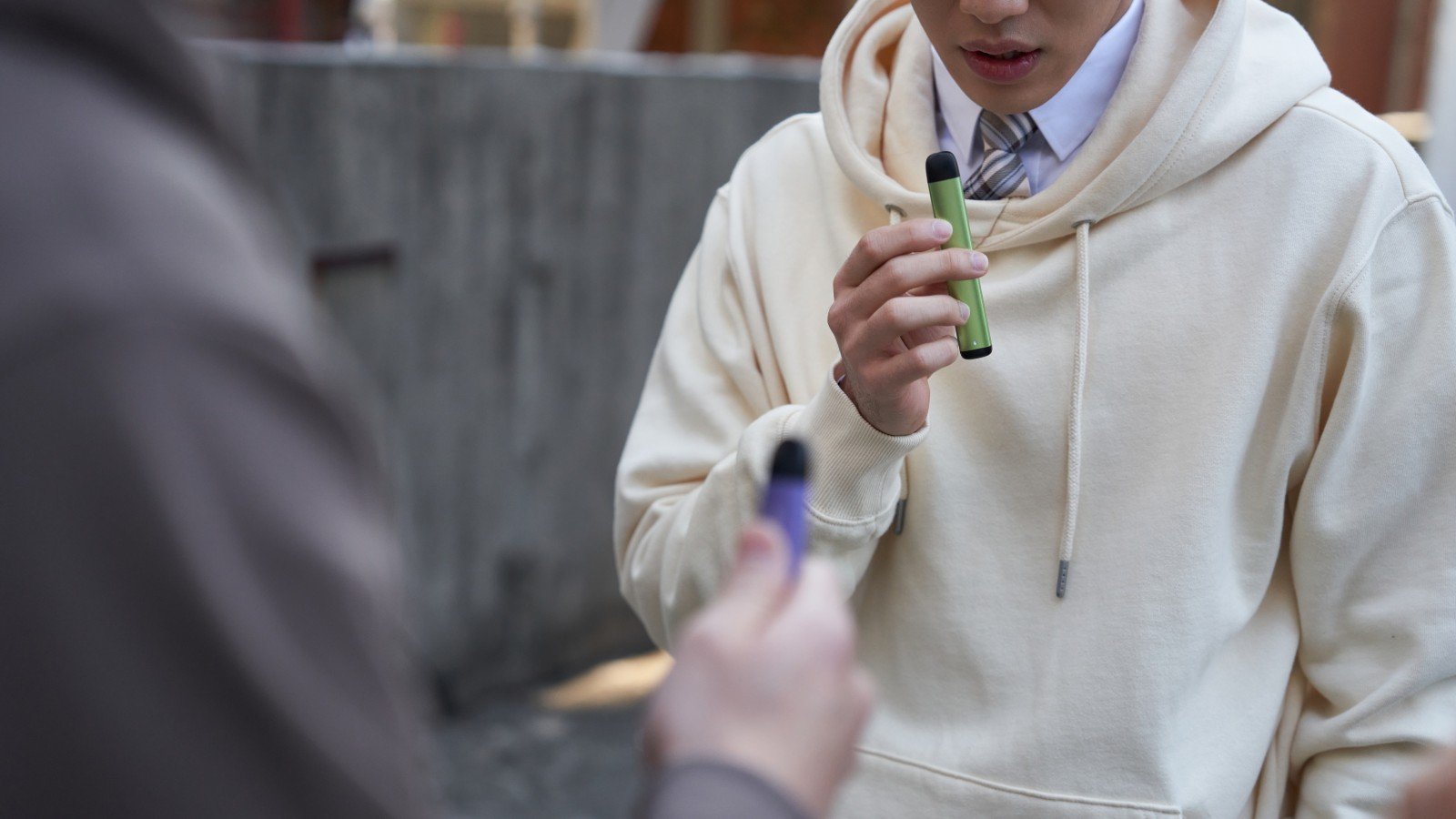 Report calls for stricter vape rules to protect children