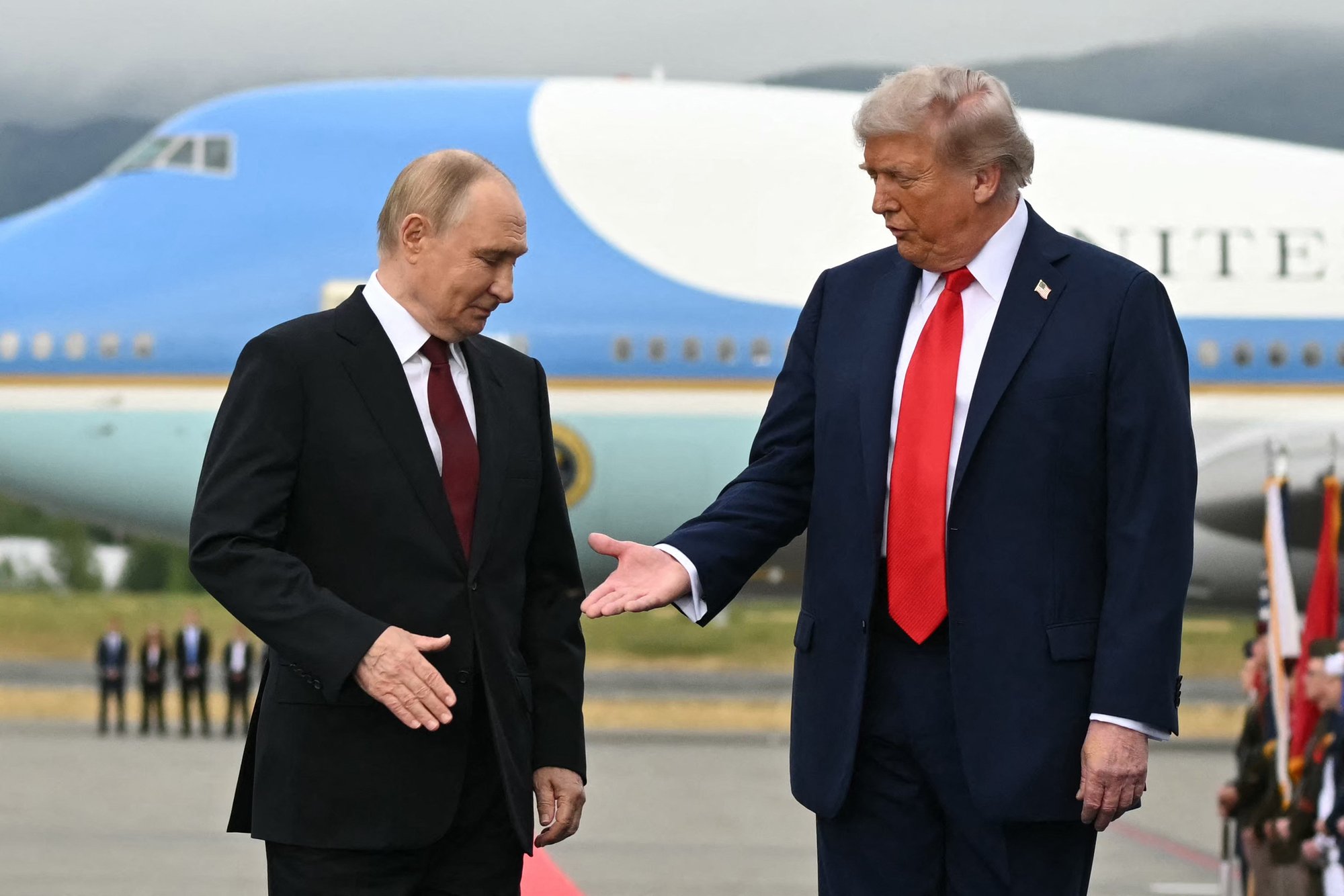 Donald Trump offers Vladimir Putin help to contain deadly Russian 'plague outbreak’