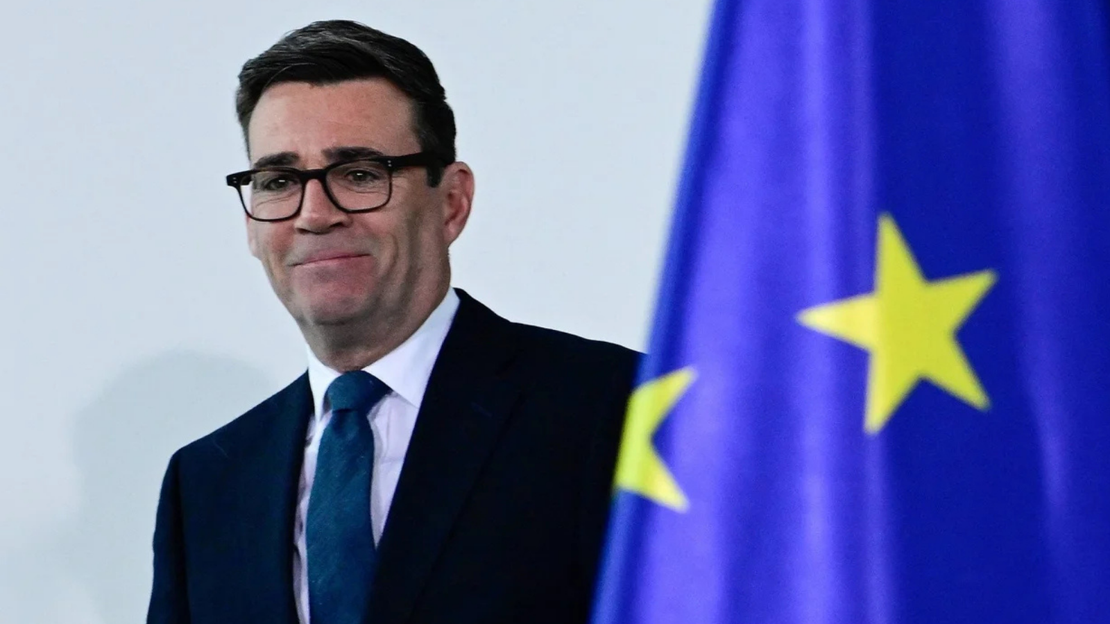 Andy Burnham pushes for deal to hand EU judges power over Britain as part of new migration pact