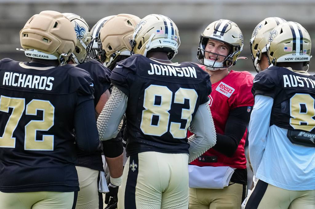 Two Saints questionable for Paris game; K Daniel Carlson arrives