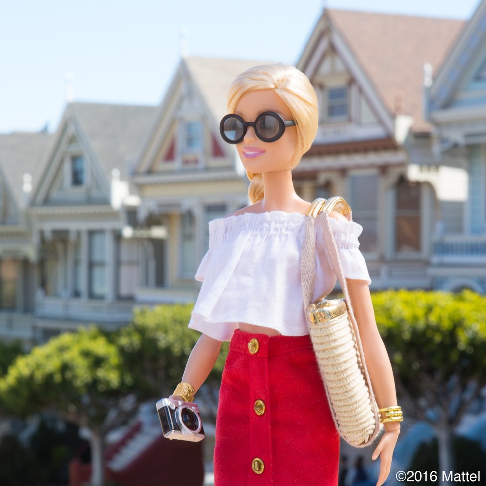 Barbie Dons Cute Outfits, Snaps Selfies Around San Francisco - 7x7 Bay Area