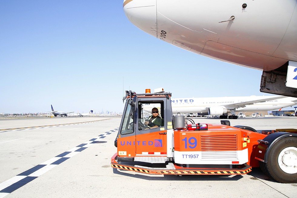 A Guide to Airport Vehicles at United United Hub