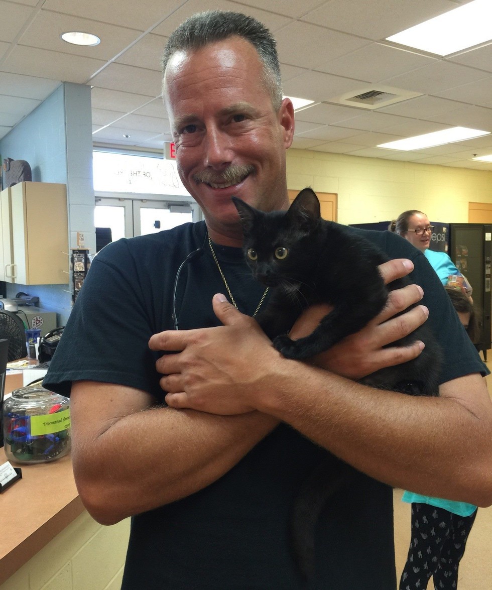 Deputy Saves Drowning Kitten Clinging to Oysters Under Bridge - Love Meow