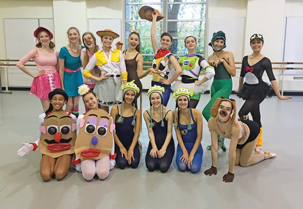 Dancers Do Halloween - Dance Spirit