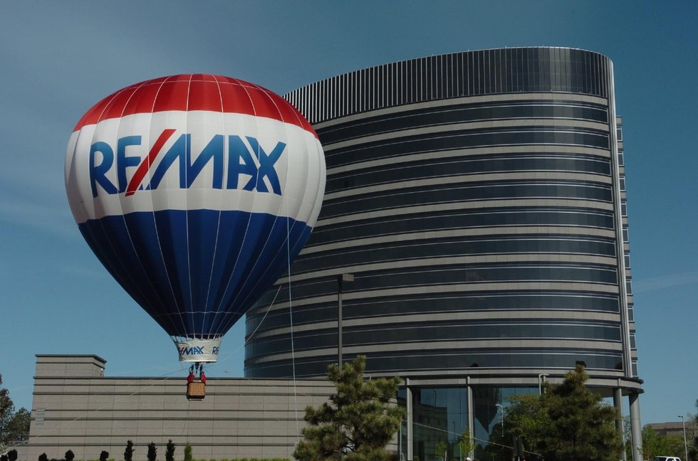 SPOTTED: Top 6 RE/MAX Balloon Photos – Cole Properties RE/MAX