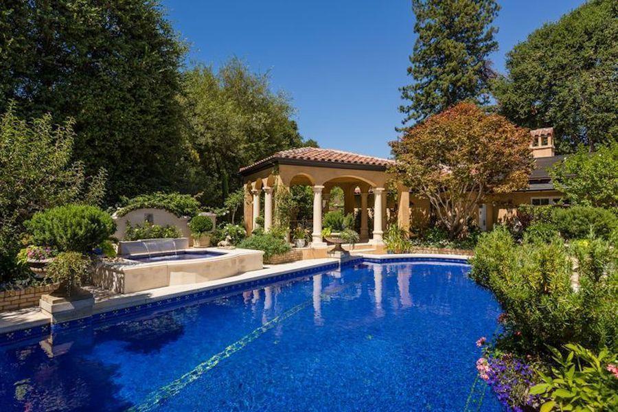 It's all about the green at this 18 million Palo Alto estate 7x7 Bay